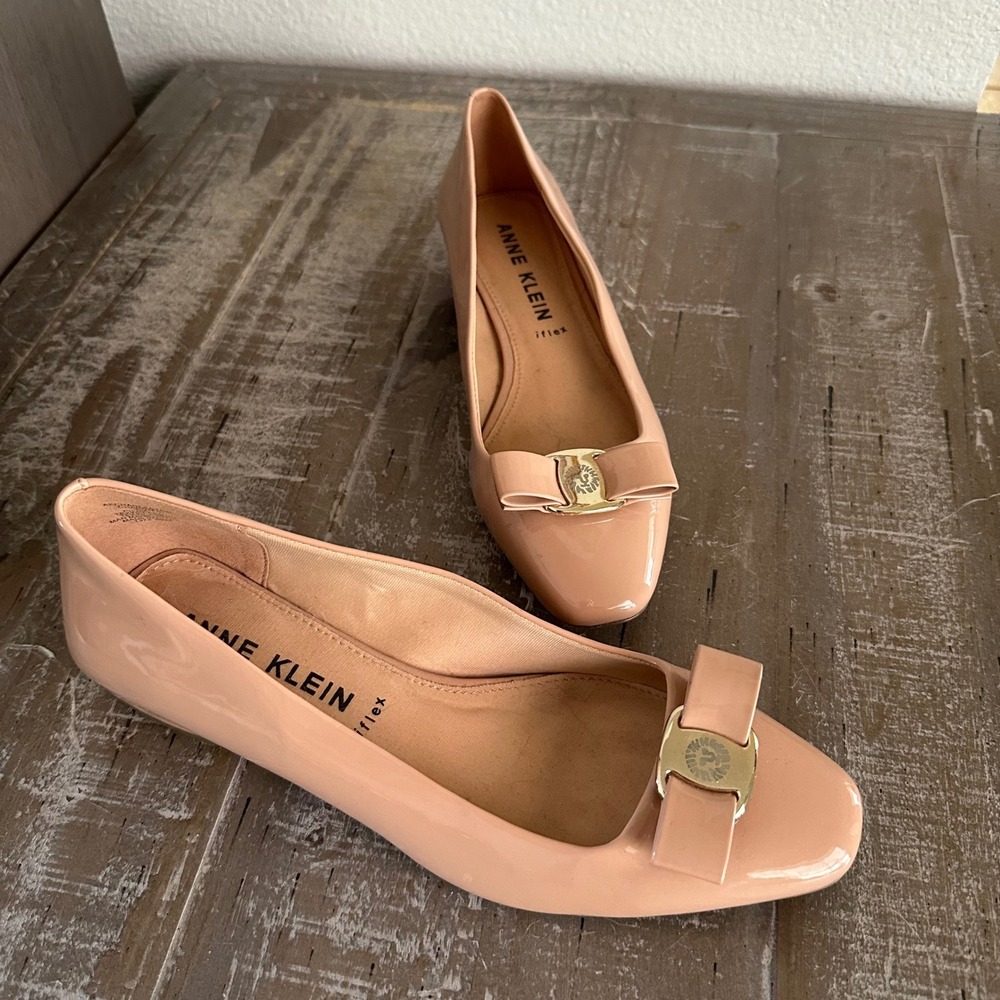 Anne Klein Charleston iFlex Flats Women 8M Nude Patent Bow Minimalist Classic